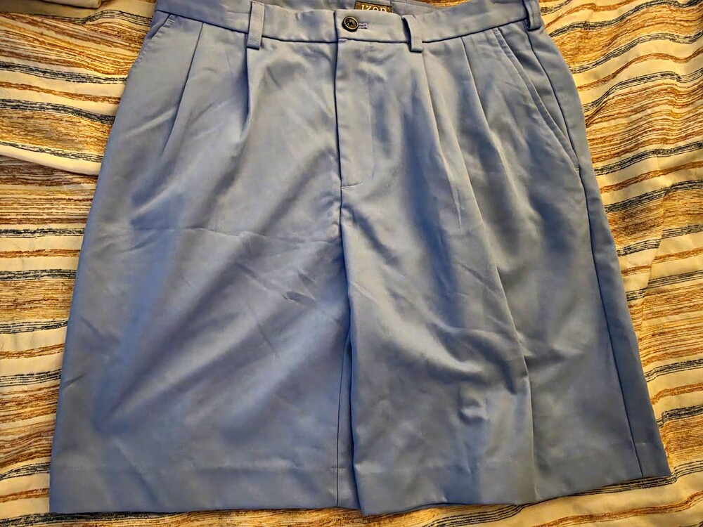 IZOD Swingflex Men's Golf Shorts 33W 9" Inseam Blue Pleated Pockets